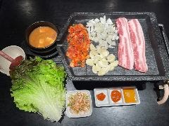 本格韓国家庭料理 ホルモンマニア