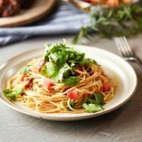 Spare Rib, Tomato, and Cilantro Spaghetti　スペアリブとパクチーのパスタ