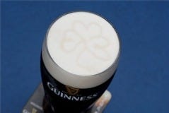 泡で描いたシャムロックはアイルランド国花で