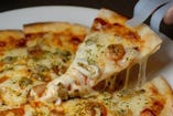 生地から作る、人気の自家製ピザ