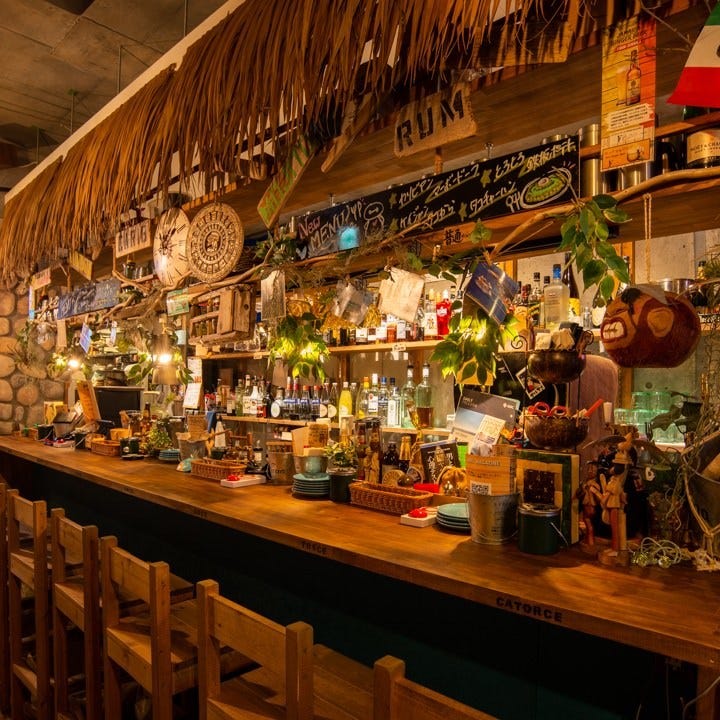 カリブのバル 南国リゾートバル町田のカウンター席