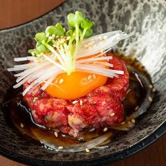 ぴこぴこ精肉店 瓦町_当店ではユッケやタン刺しなど宮崎牛の刺身も楽しめます◎