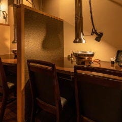 ぴこぴこ精肉店 瓦町_【カウンター席（～2名様×4卓）】おひとり様からデートまで◎気軽に楽しめる特等席