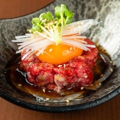 ぴこぴこ精肉店 瓦町_【当店至極の一品】旨味を凝縮した宮崎牛のユッケ