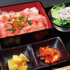 ぴこぴこ精肉店 瓦町_ロースビーフ重