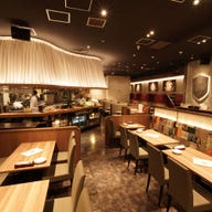 俺のフレンチ 銀座_テーブル席 ご友人やご家族と気軽にお楽しみください。