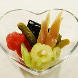 彩り野菜の自家製ピクルス 530円