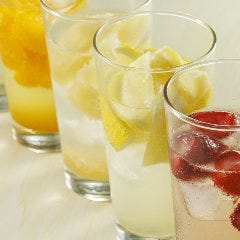サワーやカクテル類など幅広い種類のお酒をラインナップ！