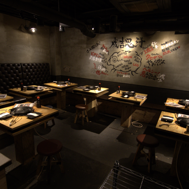 生ラム専門店 ラムストーリーは突然に_テーブル席
