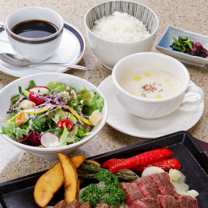 ランチ 嬉しいヘルシー 神戸牛のお値打ちランチ 神戸牛赤身肉ステーキランチ100g の詳細 Kobe Beef Dining モーリヤ 三宮 ステーキ ぐるなび