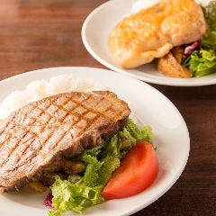 日替わりランチ、メンチカツプレート、お茶の水グリーンカレー