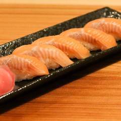 滋賀名物『琵琶マス』を贅沢にお寿司で。