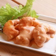 ぷりっぷりの大きな海老に甘めのマヨソースが絶品!