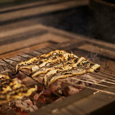 うなぎ四代目菊川 東京駅黒塀横丁店_備長炭の高火力で焼き上げる関西風