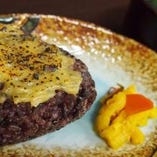 お米の深みが違う。古代米の味噌焼きおにぎり。味噌が決めて！