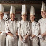 北京より招聘した一流の専門調理師や料理人が腕を振るいます。