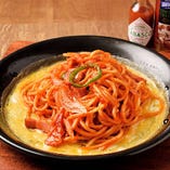 懐かしの喫茶メニュー『鉄板ナポリタン』。熱々の鉄板でご提供