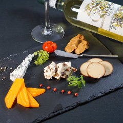 『チーズ盛り合わせ』はお好みのチーズをお選びいただけます！