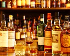 お好みの飲み方と、 シェフ自慢の逸品料理と共に･･･