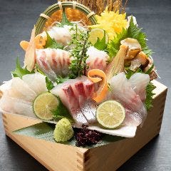 店名の由来の刺身7点盛り『枡盛』1980円