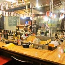 活気溢れる店内で楽しいひとときを