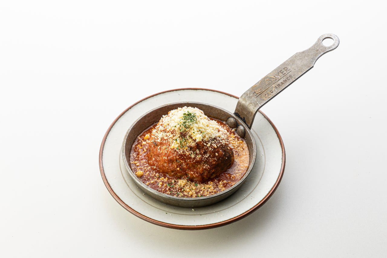 スキレットに持盛り付けたスーホルム特製ミートボール
