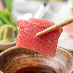 鮮度抜群の厳選魚介をお造りの盛り合わせで味わっていただけます