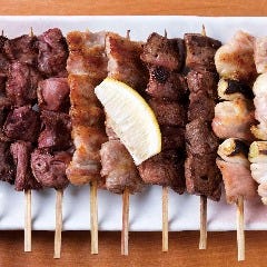 朝挽き素材を店内で毎日仕込み、熟練の職人が丁寧に焼き上げます