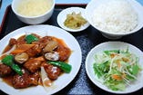 中国風生姜焼き定食／酢豚定食