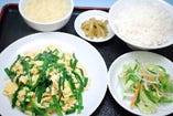 マーボーナス定食／玉子とニラ炒め定食