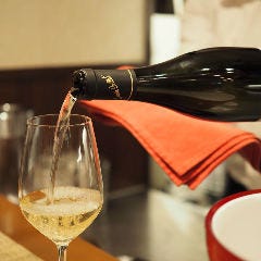 当店にとってワインは、お肉の味を引き立てる欠かせない存在