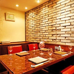 他のお席とは少し離れた場所に半個室風のお席もご用意しています
