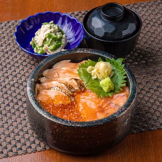 美食米門 横浜 みなとみらい メニュー サーモンいくら海鮮丼 ぐるなび