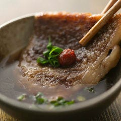 お肉の旨みを引き立てる、あっさりめのタレに付けて