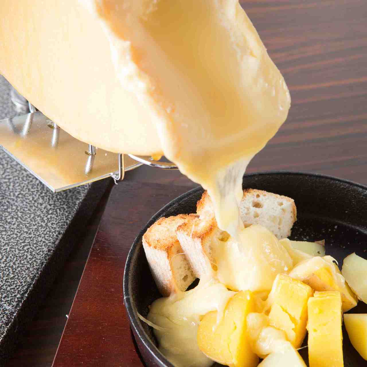チーズづくしコース ラクレットorフォンデュ 3 980円 全7品 月 木は1品サービス 当日利用可能の詳細 チーズ家 クヴェレ 栄周辺 居酒屋 ぐるなび