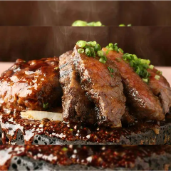 石焼きハンバーグとサービスステーキのコンビ