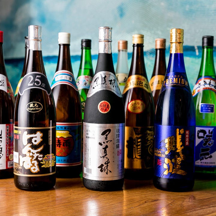 沖縄の各酒造から仕入れている島酒！様々な味わいを楽しめます
