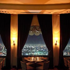 きらめく夜景の美しいレストラン