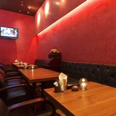 SOMETHING Bella Gioia_赤を基調としたVIP個室（18名程度）
