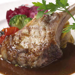 骨付きポークのスモークグリル