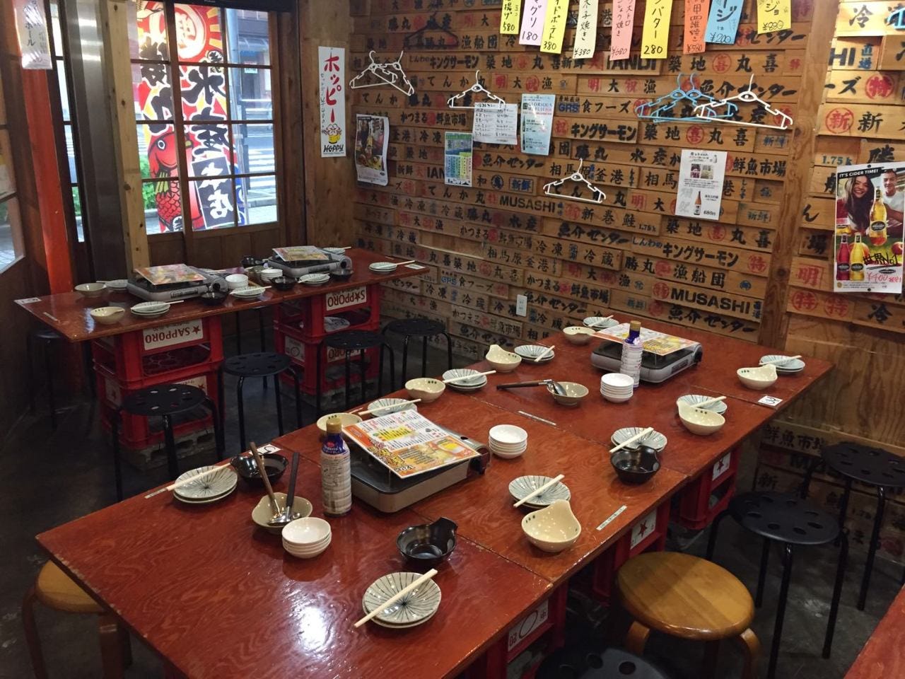 小山魚介センター 勝丸水産 席 ぐるなび