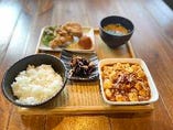 麻婆豆腐と唐揚げ定食 天ぷら定食