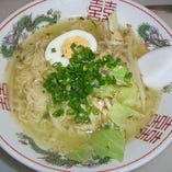 〆には、プロが湯がくインスタントラーメンをどうぞ♪