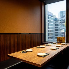 響 八馬 新宿店_【宴会にも使える広々個室】6名様〜8名様向け