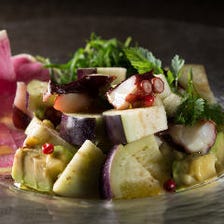 ７種の新芽と彩り野菜の香味サラダ
山芋と海の幸の和風サラダ　柚子風味