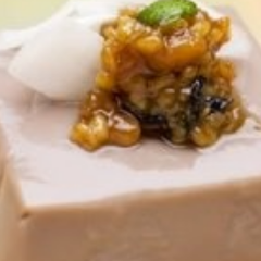 女性に人気！和のスイーツという言葉がピッタリの「黒豆の豆腐」