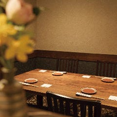 大小さまざまな個室ございます。