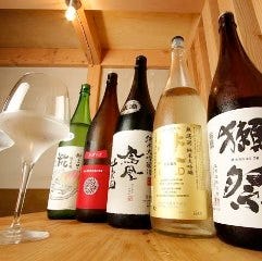 利き酒師が厳選した日本酒をワイングラスでお召し上がりください
