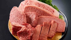 上質な肉質に舌鼓。一頭買いで仕入れた極上の黒毛和牛
