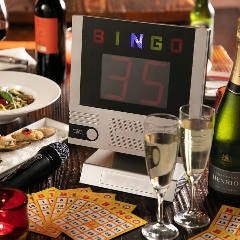 ビンゴゲームや大型テレビなど設備も充実。テレビはPC接続も可能